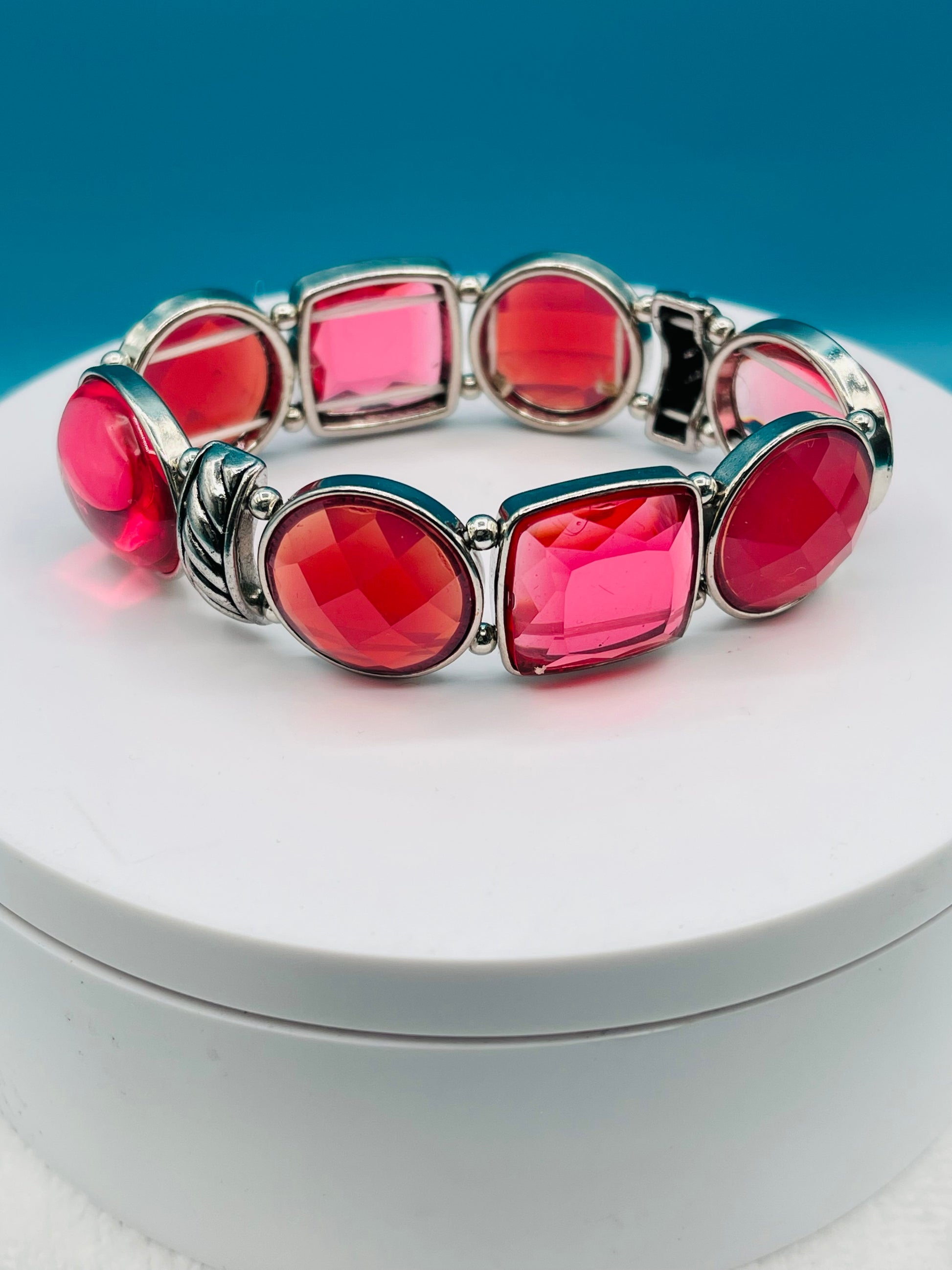 A circle of pinkness and red